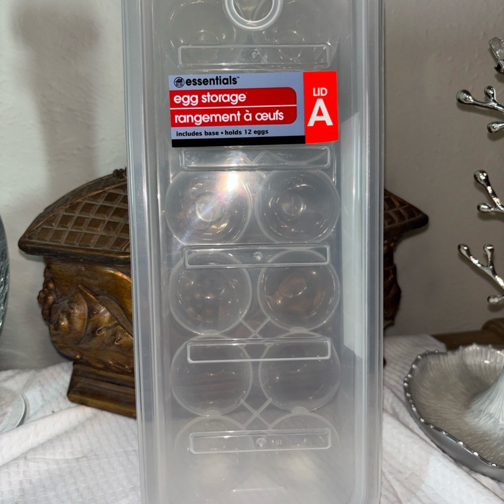 2 Essentials Clear Egg Storage Container